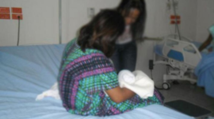 Una niña indígena de 14 años dio a luz fruto de una presunta violación de su padrastro.