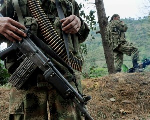 Combates en el Cauca: Ejército denuncia que disidencias atacaron vestidos de civil y se camuflaron entre la población