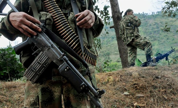 Combates en el Cauca: Ejército denuncia que disidencias atacaron vestidos de civil y se camuflaron entre la población