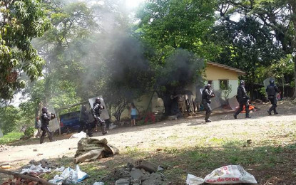 En enfrentamientos con el ESMAD, terminó desalojo de una vivienda en el sector de Polvo Rojo