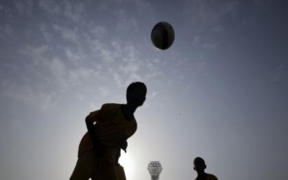 Dos menores indígenas resultaron quemados tras manipular artefacto explosivo abandonado en el patio de su residencia en el Cauca.