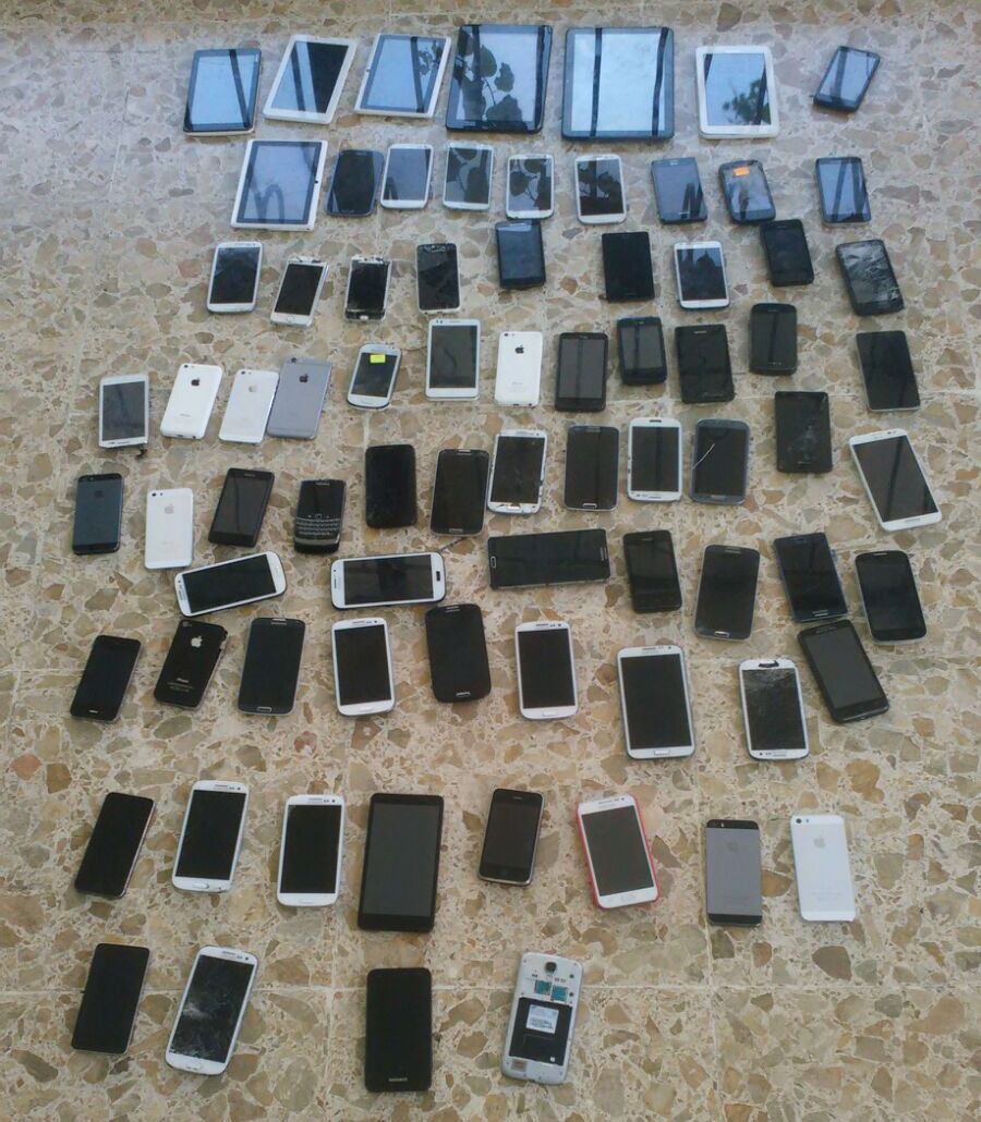 32 celulares fueron incautados del San Andresito del oriente de Cali.