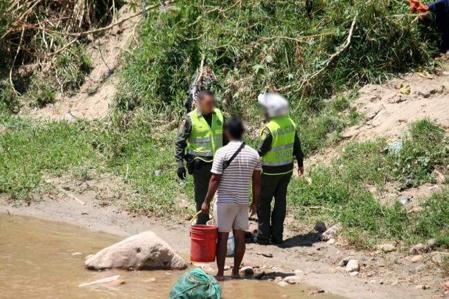 Policía y Armada Nacional patrullaran sobre el rio Cauca para combatir tráfico de armas y drogas