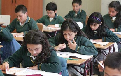 Estudiantes de colegio en Cali protestaron por falta de profesores.