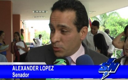 “Si hay alguien que tiene que reparar victimas es Uribe” Senador Alexander López