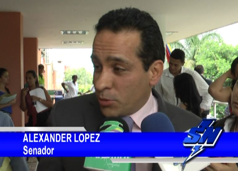 “Si hay alguien que tiene que reparar victimas es Uribe” Senador Alexander López