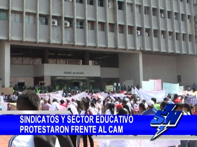 Sindicatos y sector educativo protestaron frente al CAM