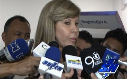 la gobernadora Dilian Francisca Toro y algunos alcaldes del valle, oficializaron la carta de suspensión del servicio de la EPS Cafesalud