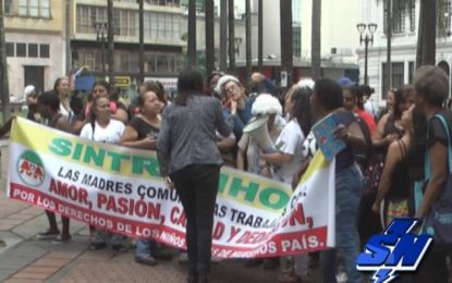 Madres comunitarias de Cali realizaron plantón exigiendo sus derechos