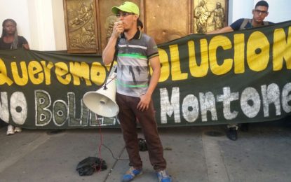 Estudiantes del SENA se tomaron la catedral, en el centro de Cali.