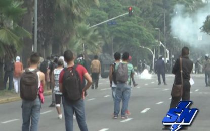 Encapuchados protagonizaron disturbios en UNIVALLE