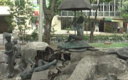 Fuente de las tortugas de la avenida sexta en completo olvido