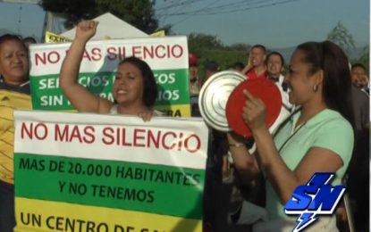 Los habitantes de Ciudad Del Campo realizaron una protesta en la vía a Juanchito