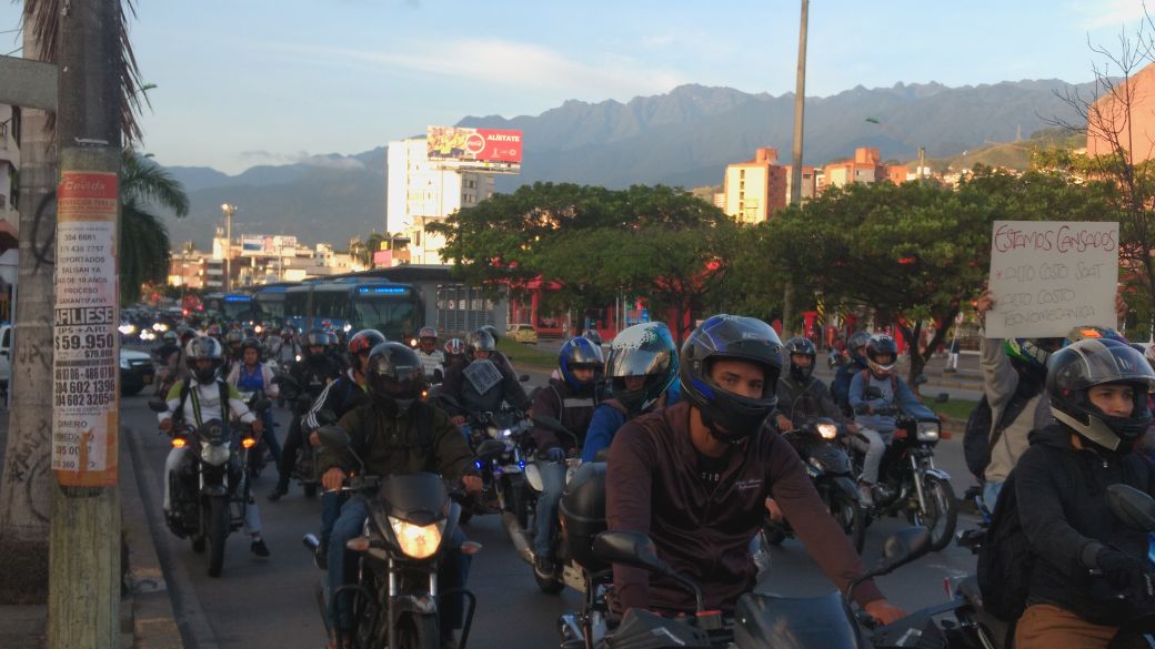 Cerca de 600 motociclistas protestaron en las calles de Cali