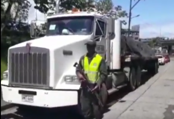 Con uniforme de guardas de tránsito, hombres hurtaron camión en Buenaventura