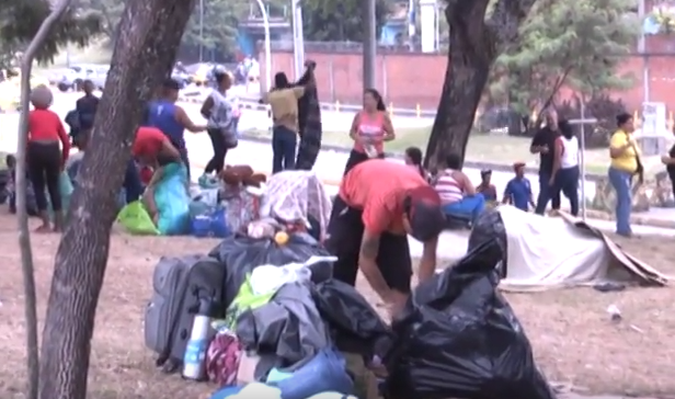 Venezolanos que viven en cambuches en Cali atraviesan por un momento crítico