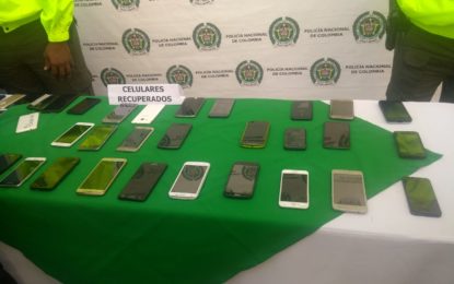 Autoridades entregan más de 50 celulares que habían sido robados a sus dueños en Cali