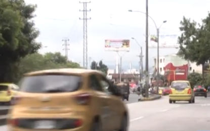 Instalan semáforo en la Autopista Sur de Cali por obras de alcantarillado