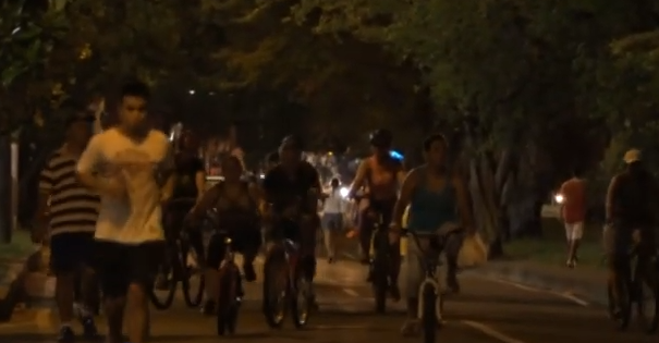 30 mil caleños hacen ciclovía nocturna