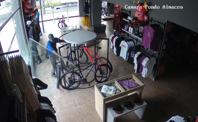Video: hurtan bicicleta a tienda de Rigoberto Urán en Cali