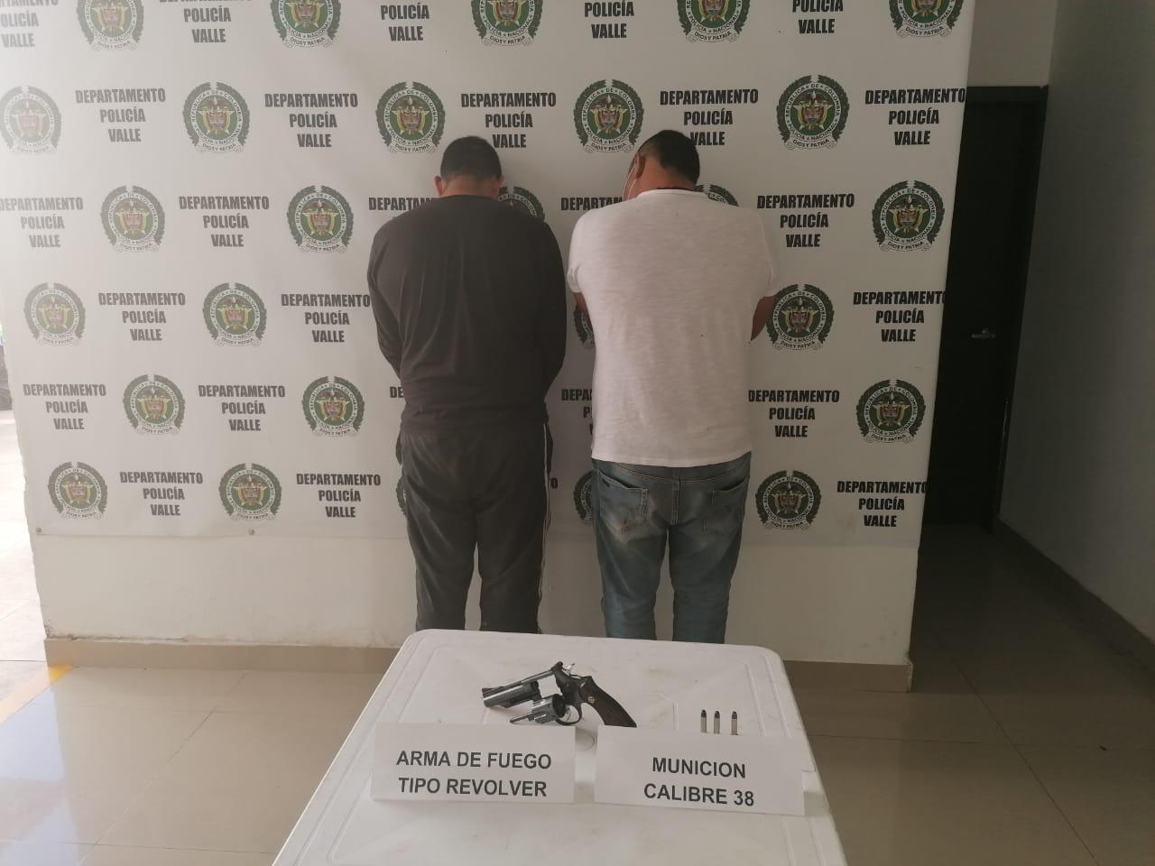 A la cárcel dos hermanos que al parecer portaban ilegalmente armas en una motocicleta en Riofrío