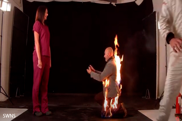 Un amor en llamas: impresionante propuesta de matrimonio en medio del fuego