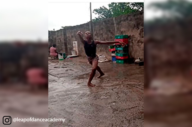 Bajo la lluvia: el talentoso niño nigeriano que se robó los corazones de los internautas con su ballet