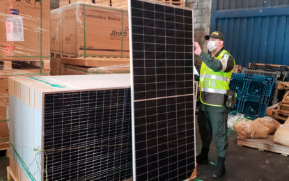 Aprehensión de un contenedor con 700 paneles solares llegaron al país de manera ilegal