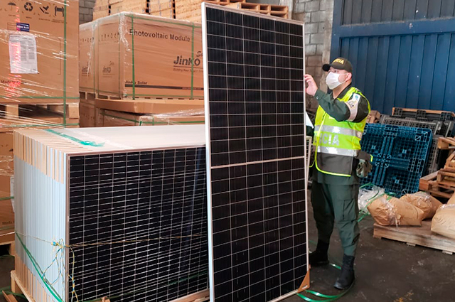 Aprehensión de un contenedor con 700 paneles solares llegaron al país de manera ilegal