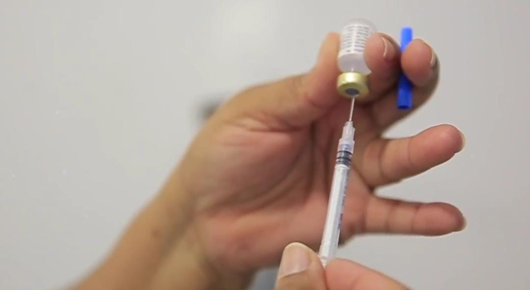 Personas de 55 años ya pueden asistir a los megacentros para recibir la dosis de la vacuna Covid-19