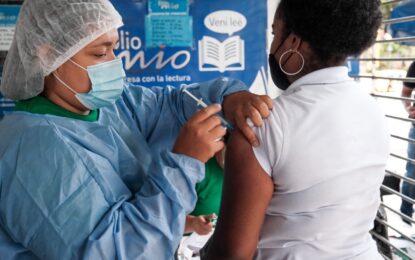 Inició jornada de vacunación en estaciones del MIO