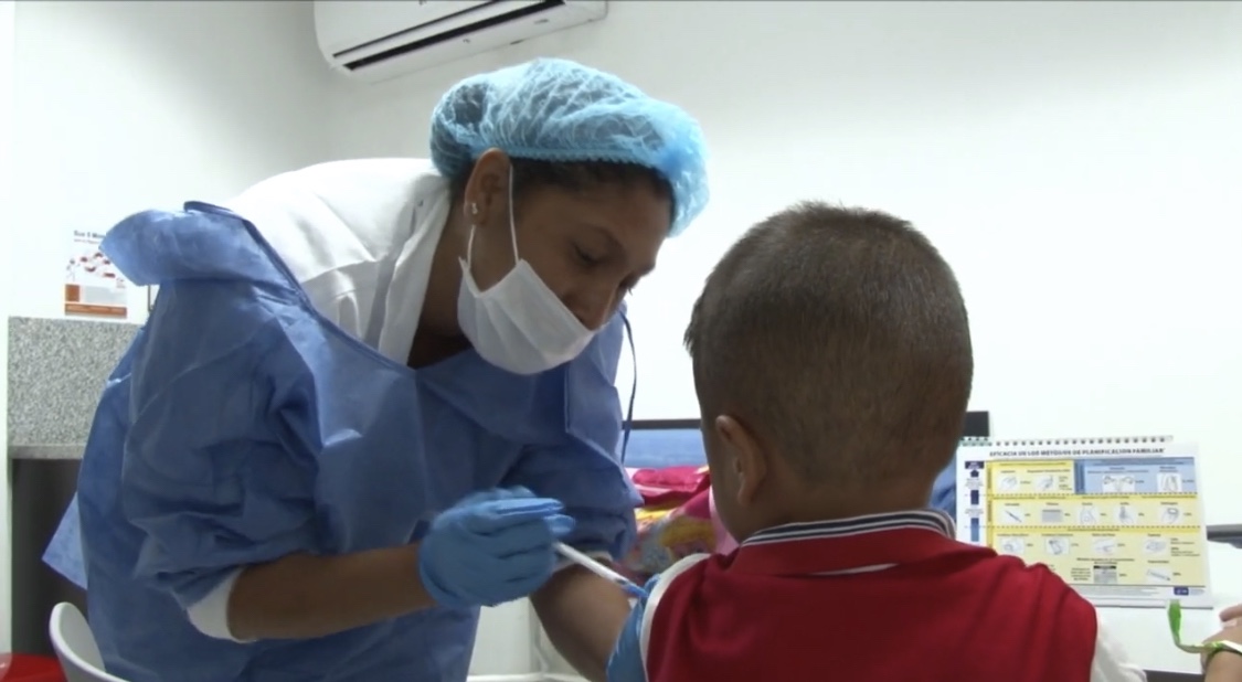 Vacuna contra rubéola, sarampión y covid para niños y adolescentes en Cali