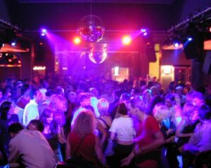 Alcaldía de Cali ampliará horario de rumba en diciembre: bares podrán abrir hasta las 4:00 a.m.