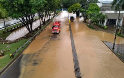 Fuertes lluvias dejan varios barrios afectados en el Valle