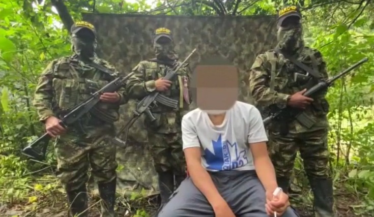 FARC-EP entregó a menor que se incorporó a sus filas a raíz de engaños de un militante.