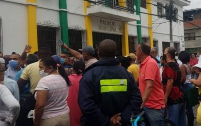 Luego de nueve días sin agua, habitantes de Candelaria atacaron la casa del alcalde del municipio
