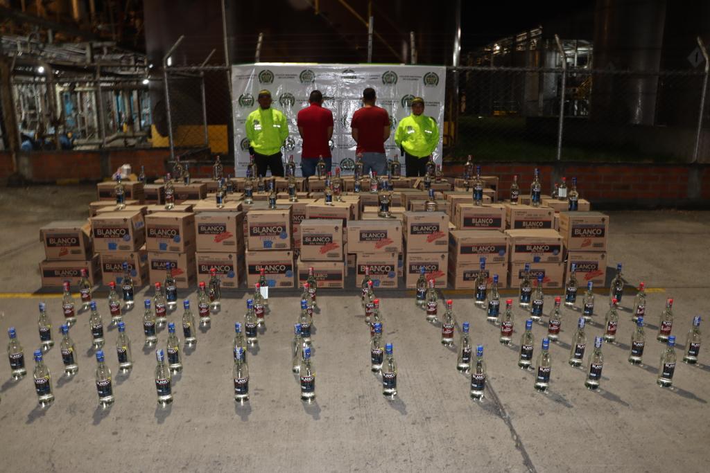 Más de 3.000 botellas de licor adulterado fueron incautadas en el Valle