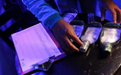 Más de 2.000 botellas de licor adulterado fue decomisado en Cali