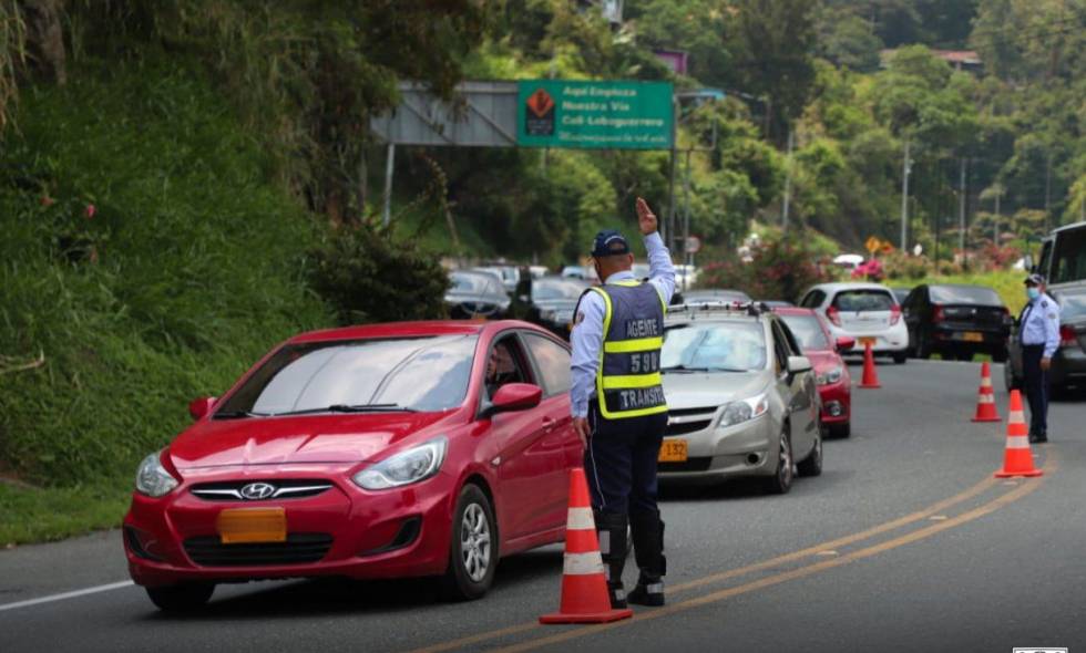 Cerca de 250 mil vehículos retornaron en el puente de Reyes en el Valle