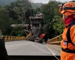 Gobierno del Valle atiende emergencia del puente El Alambrado
