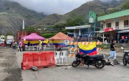 Continúan los bloqueos en la vía Buenaventura sector Loboguerrero