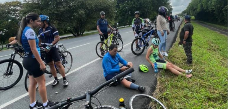 Hombre en estado de embriaguez atropello tres ciclistas en la recta Palmira