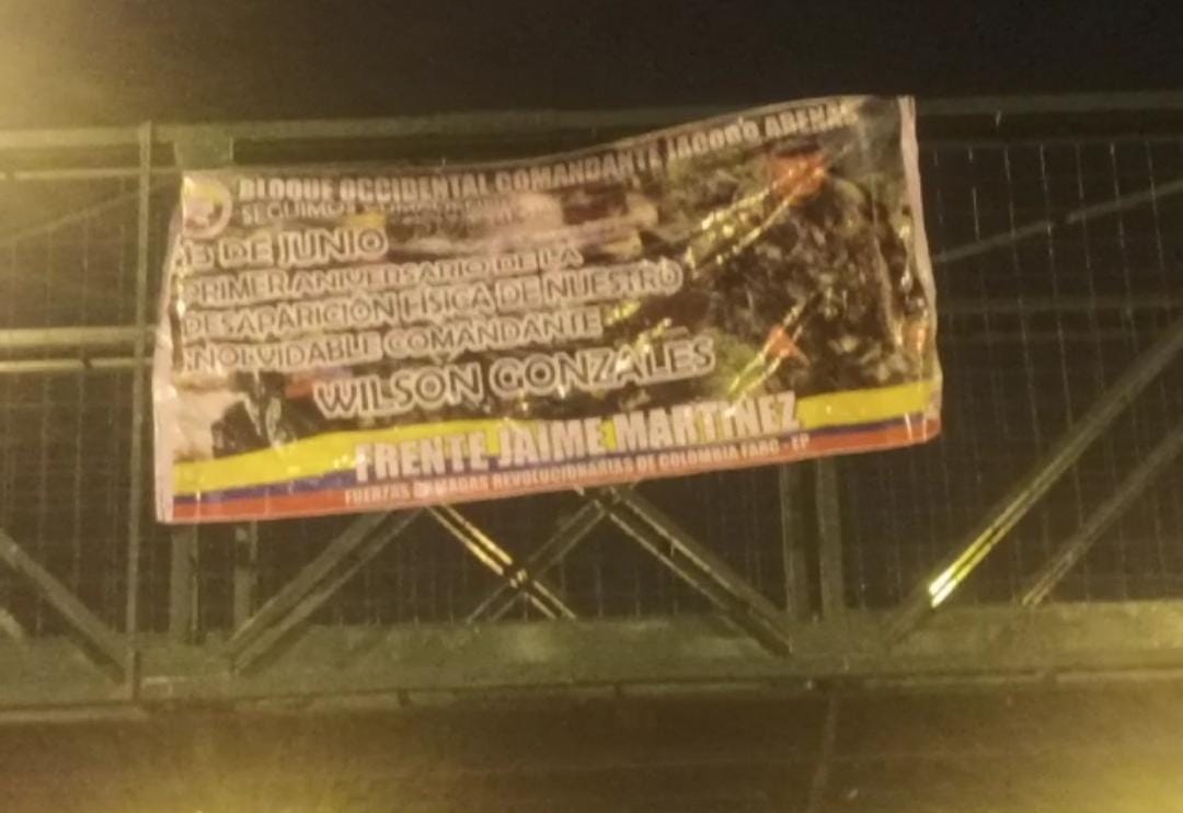 Capturan sujeto que instalaba pancartas de las disidencias de las FARC