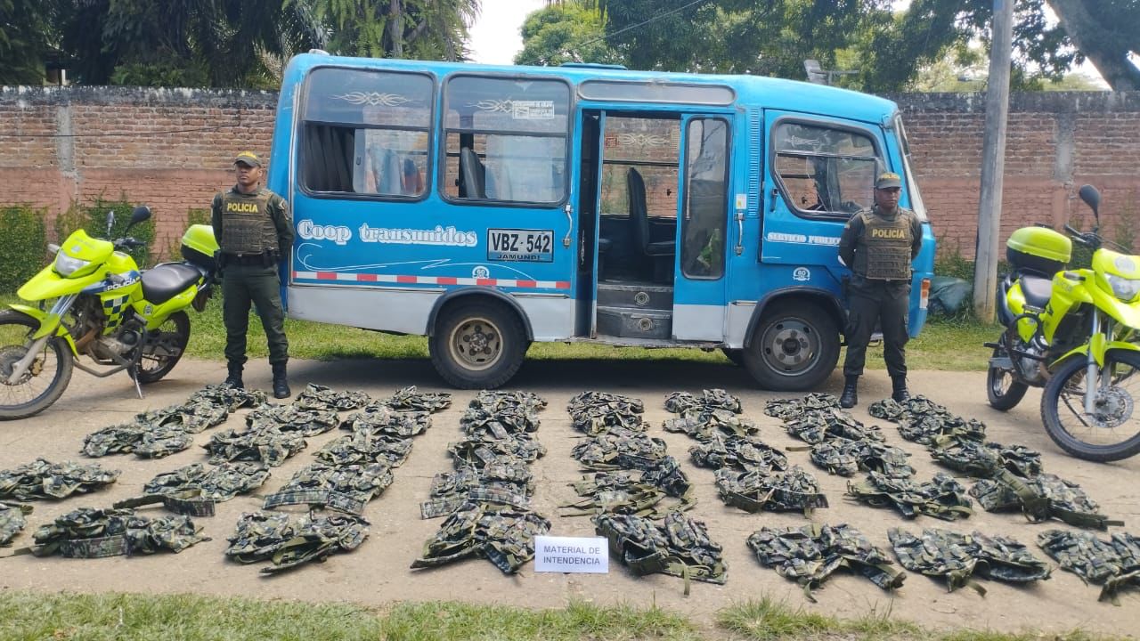Incautados 40 chalecos que pertenecían a las fuerzas militares