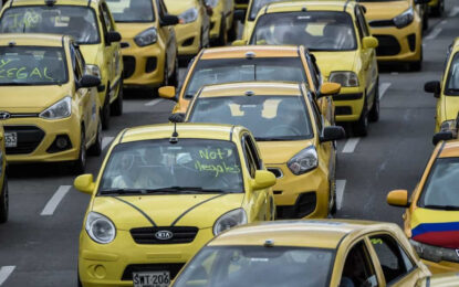 Gremio de taxistas anunció paro en agosto por altos costos en la gasolina