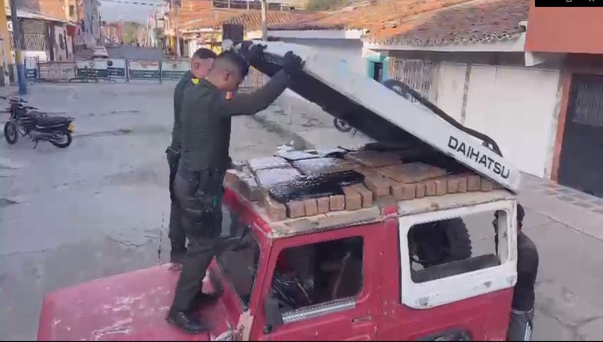 Incautan más de 200 kilos de cocaína en Campero