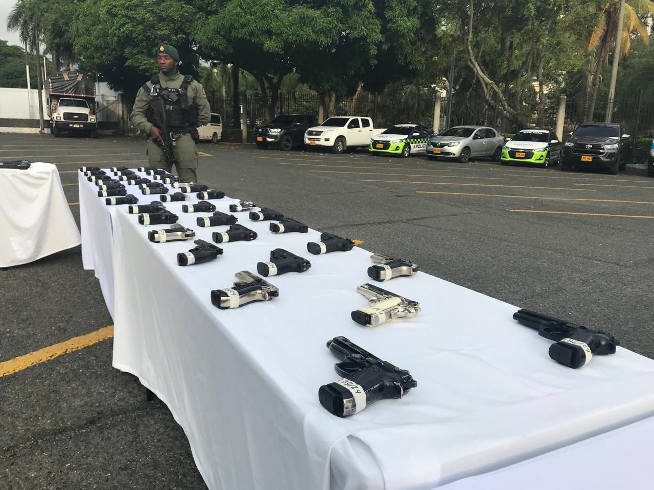 Ofrecen recompensa de $20 millones por información sobre expendios ilegales de armas en Cali