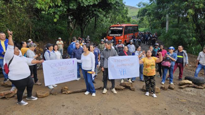 Protestas por mal estado de las vías en zona rural de Cali