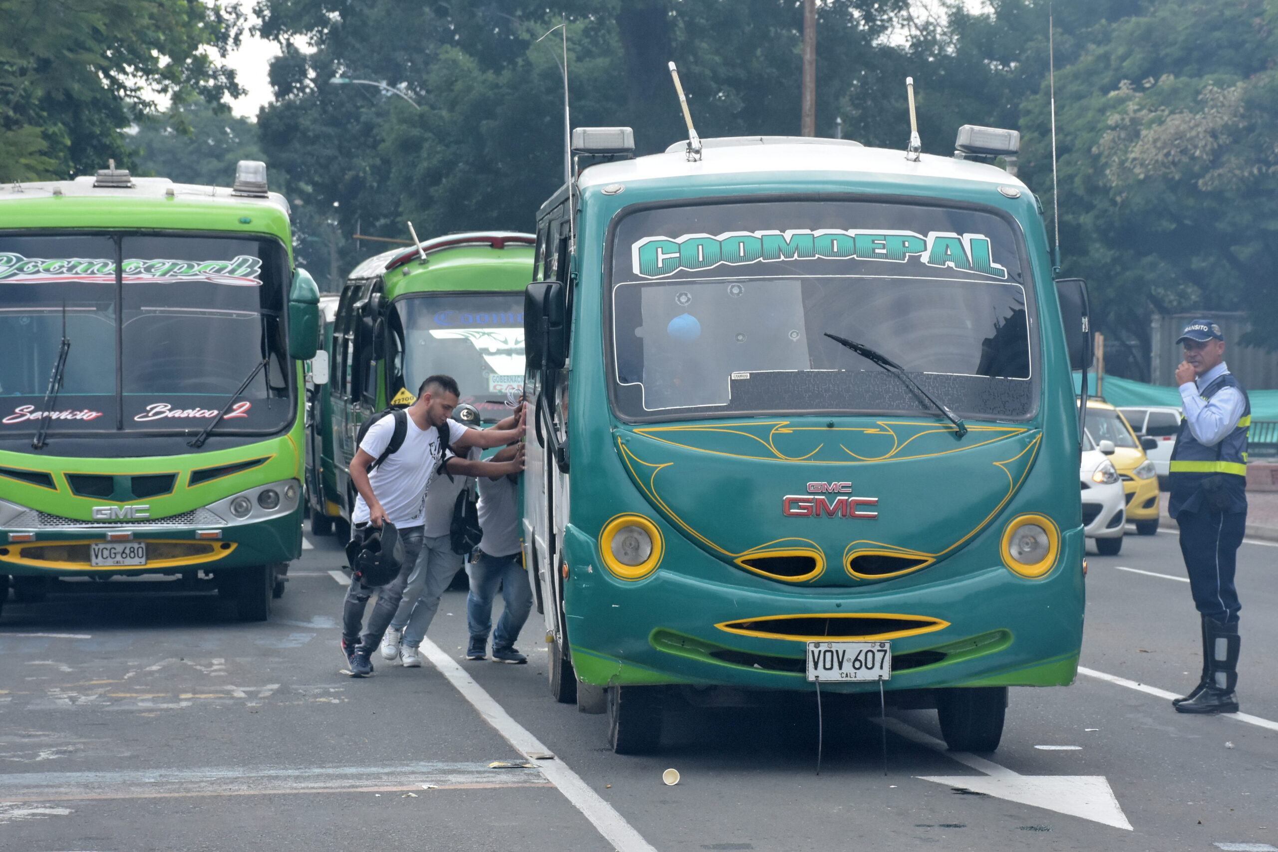 Protestas de empresas de buses tradicionales en Cali