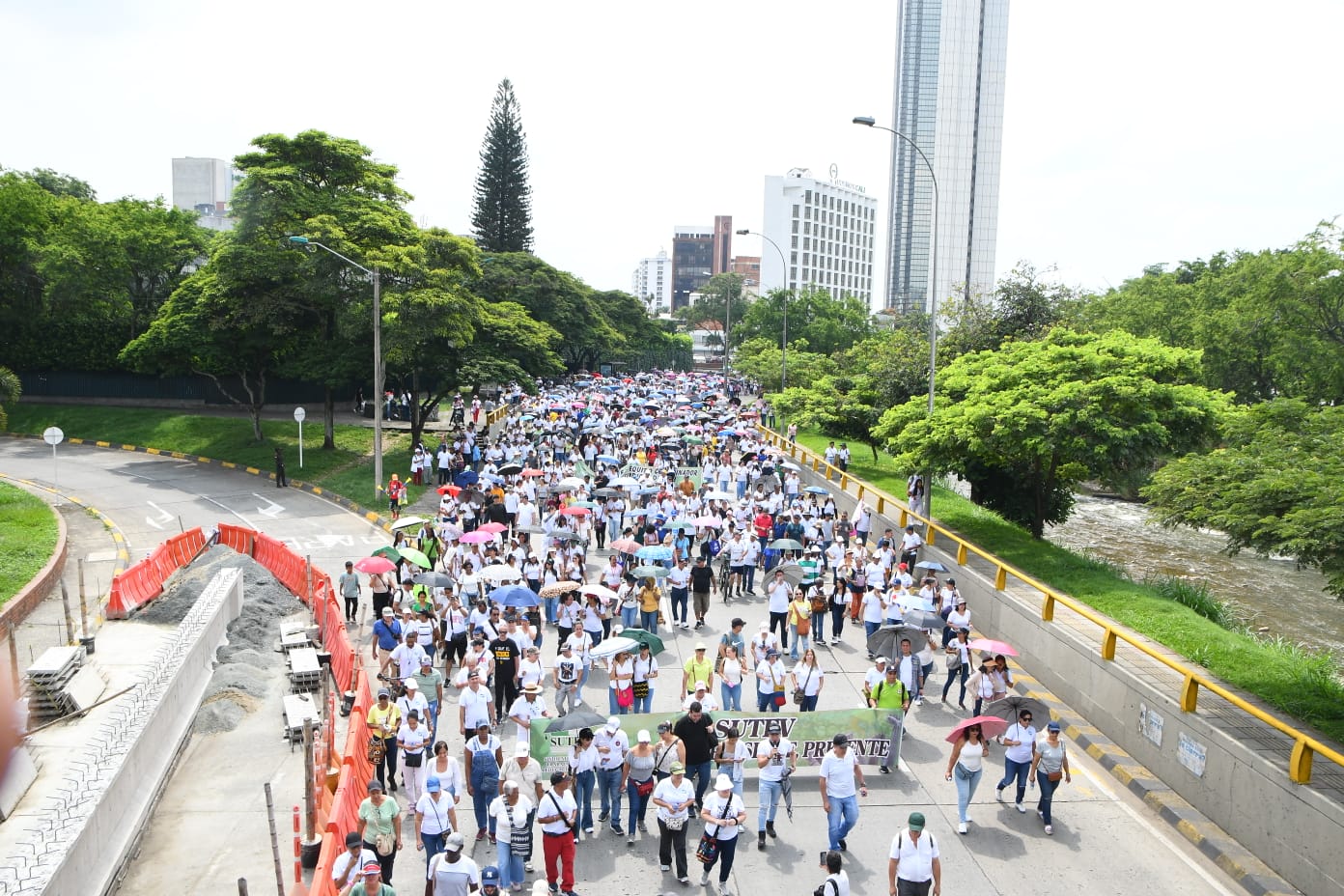 5.000 docentes marcharon en contra de la reforma educativa en Cali